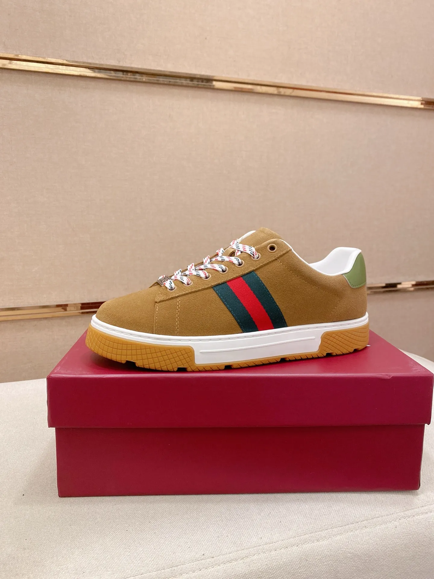 Factory price 442💰New GUCCI (Gucci) counters are available simultaneously, new men's shoes, 😘fabrics are selected imported cowhide, lining: sheepskin lining. 👍🏿 High-end ☄️ air-cushion molded anti-slip rubber outsole, exquisite lines, simple and elegant, comfortable and high-end for leisure travel. Code number: 39 to 44 (45 can be customized and cannot be returned or exchanged)